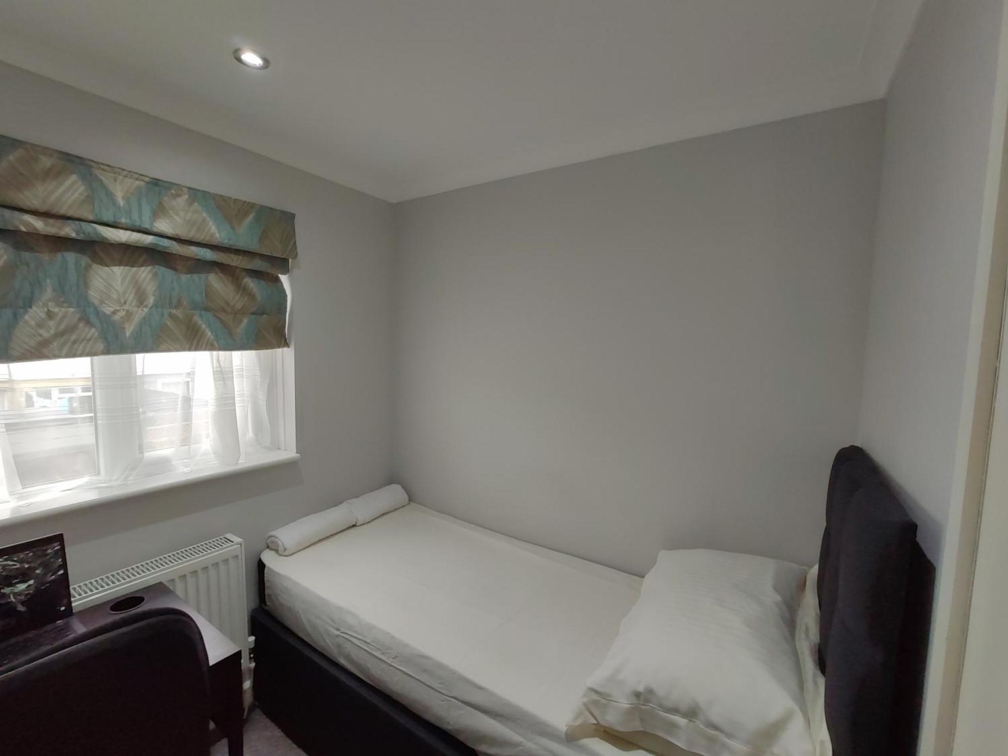 Elegant 3-Bedroom Home, Sleeps Up To 5 Guest. South Ockendon Bagian luar foto