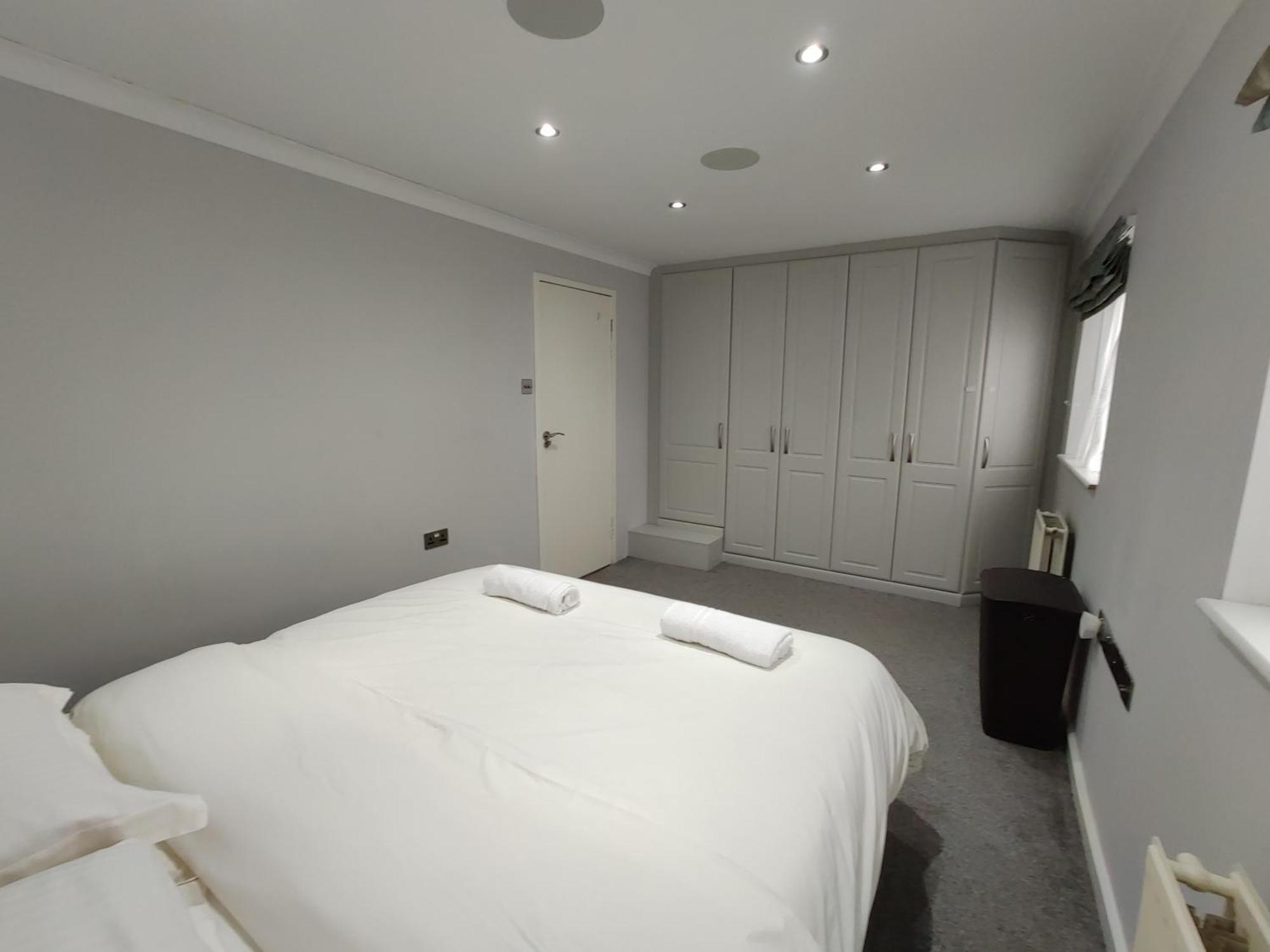 Elegant 3-Bedroom Home, Sleeps Up To 5 Guest. South Ockendon Bagian luar foto